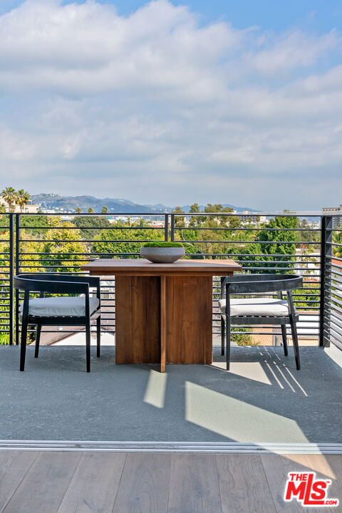 250 N Crescent Dr Unit: 402