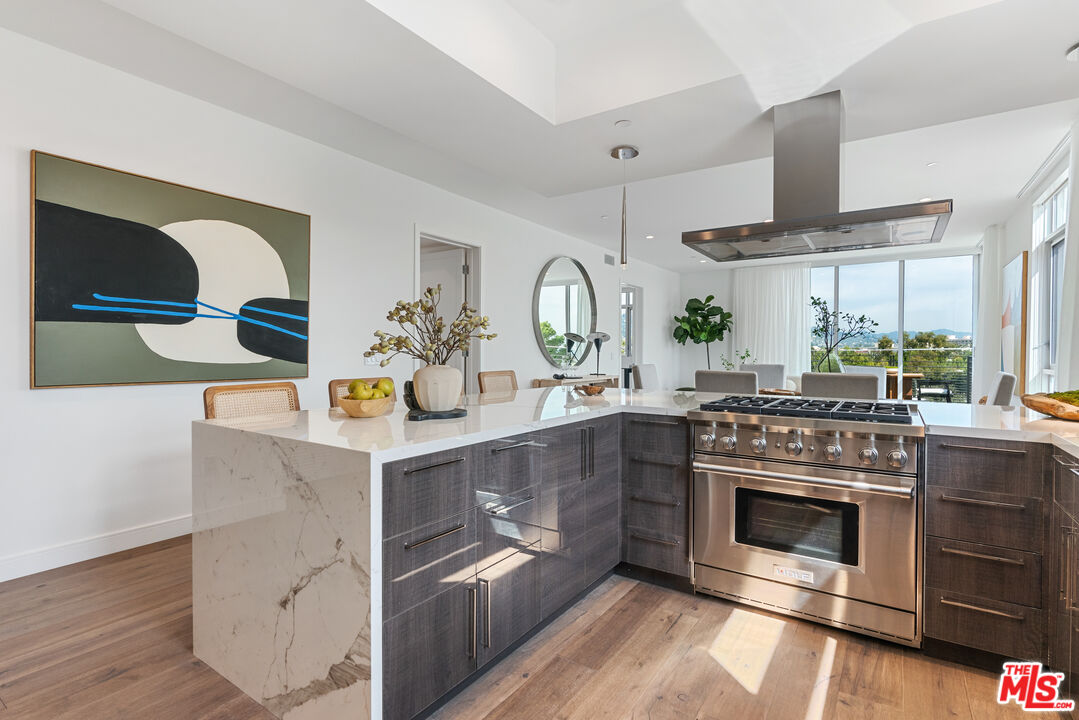 250 N Crescent Dr Unit: 402