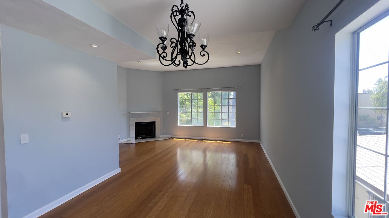 1521 Locust Ave Unit: 11