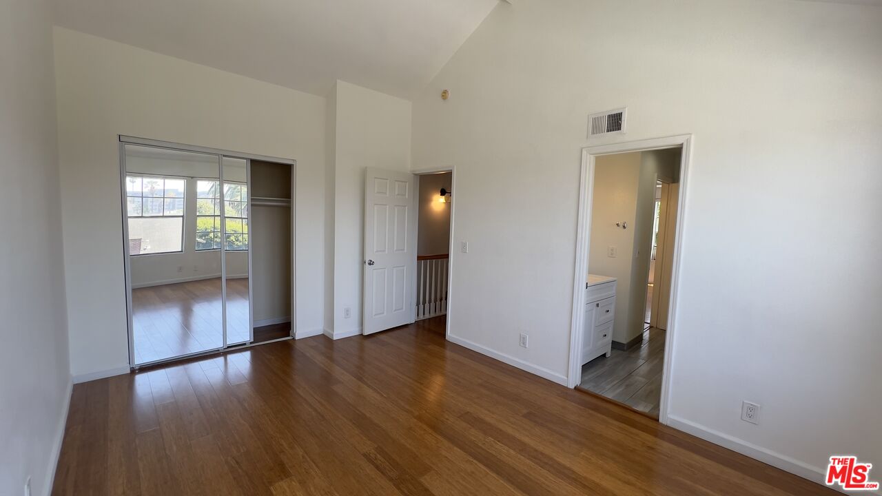 1521 Locust Ave Unit: 11