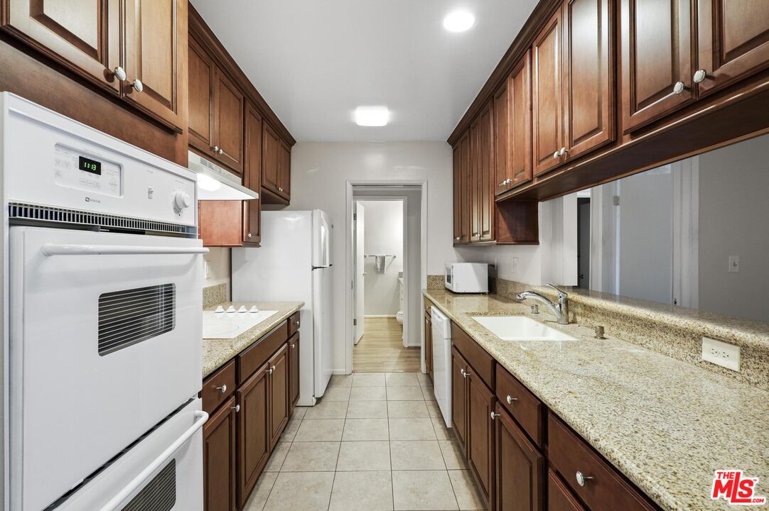 10240 Camarillo St Unit: 101