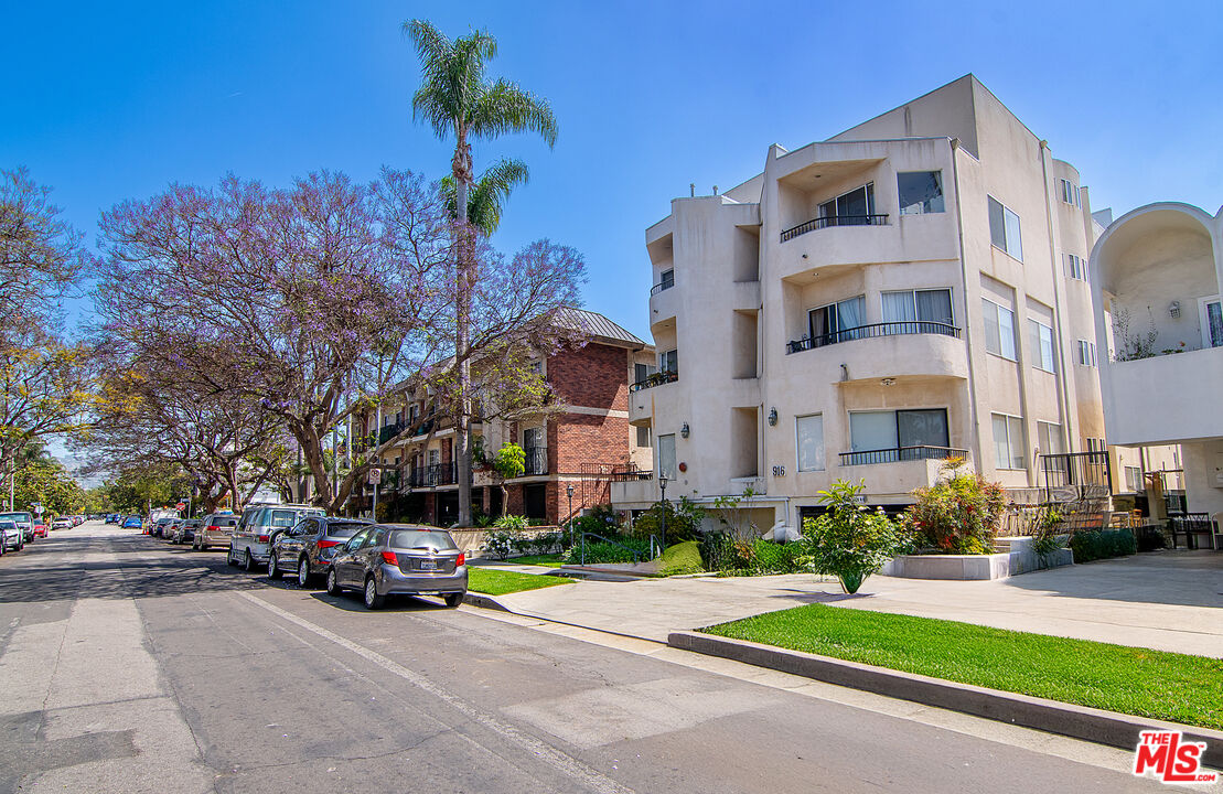 916 S Shenandoah St Unit: 1