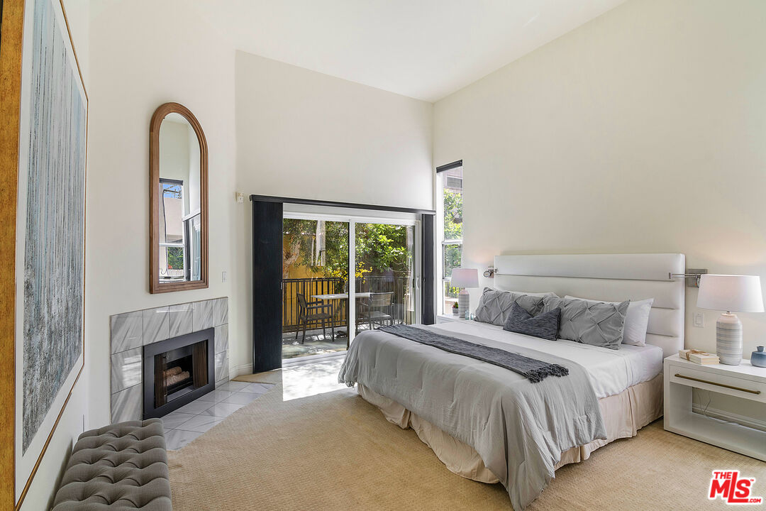 916 S Shenandoah St Unit: 1