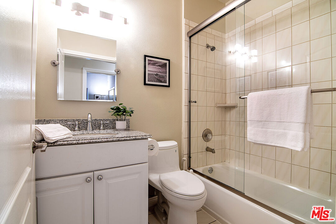 916 S Shenandoah St Unit: 1