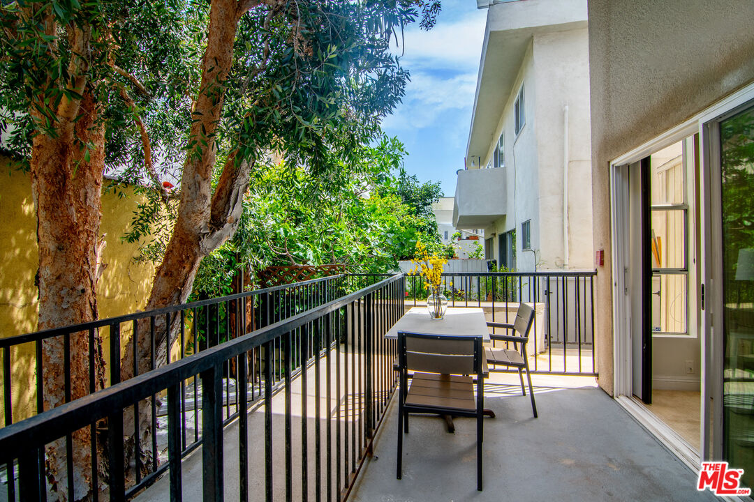 916 S Shenandoah St Unit: 1