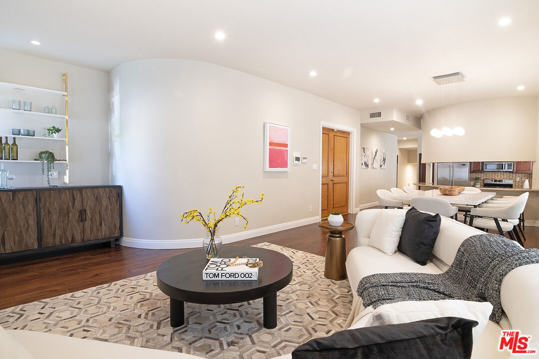 916 S Shenandoah St Unit: 1