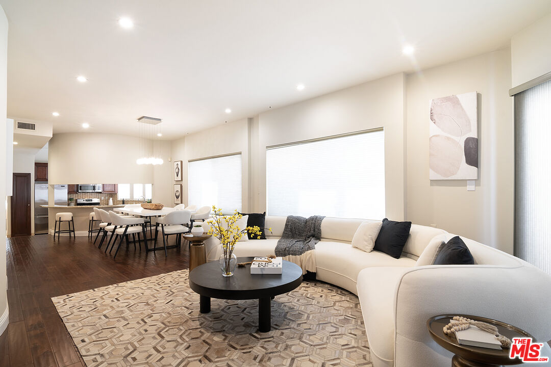 916 S Shenandoah St Unit: 1