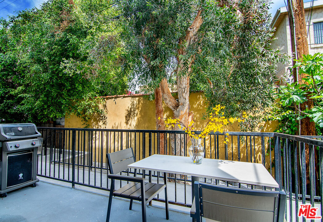 916 S Shenandoah St Unit: 1