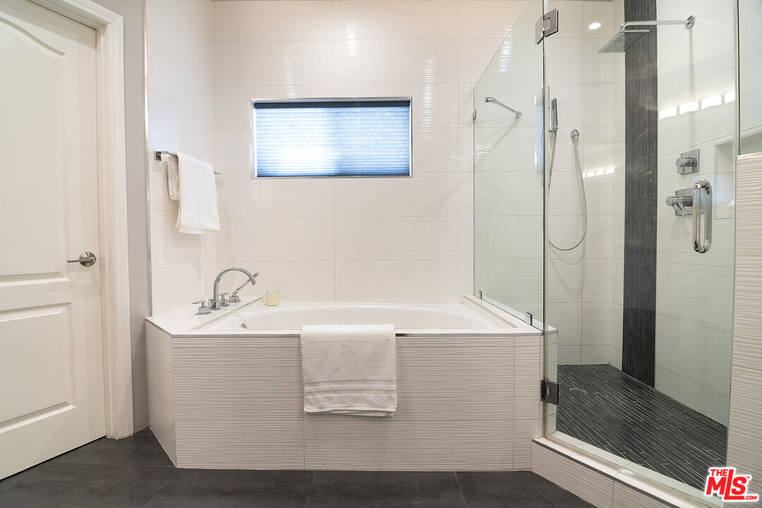 916 S Shenandoah St Unit: 1