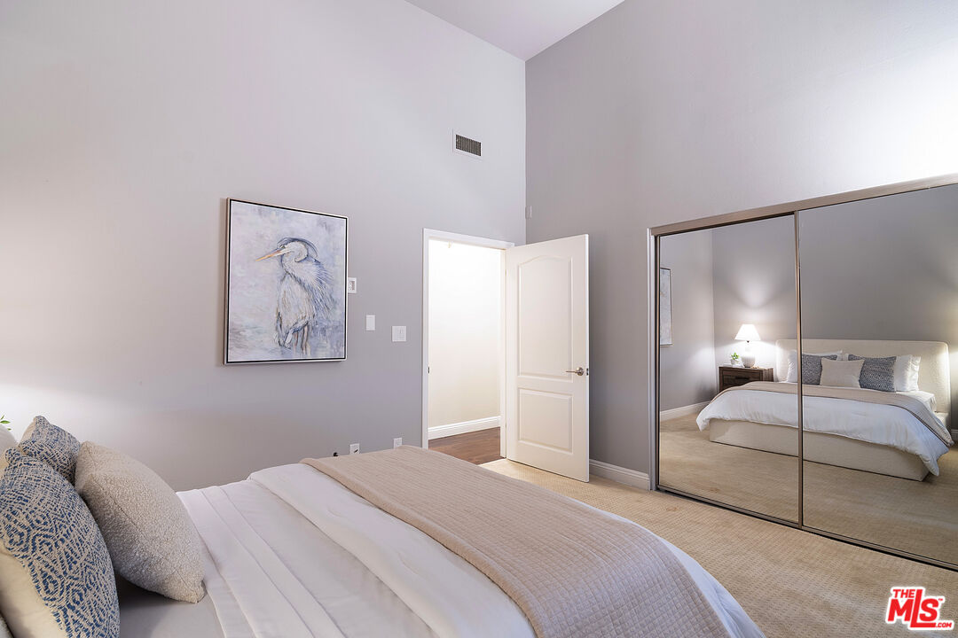 916 S Shenandoah St Unit: 1