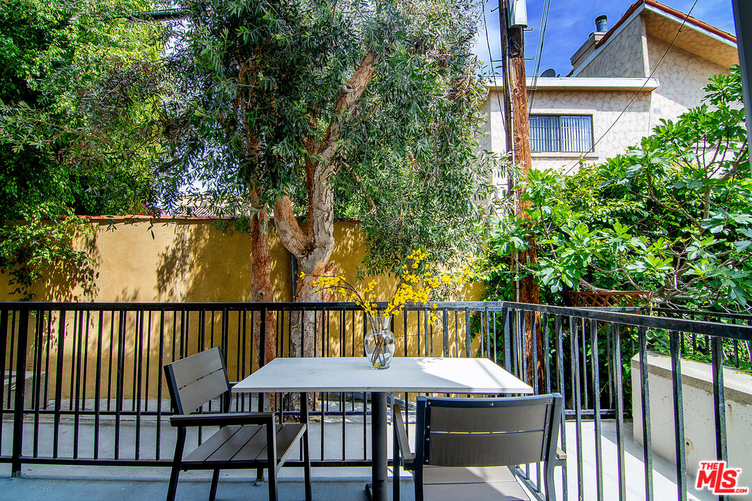 916 S Shenandoah St Unit: 1