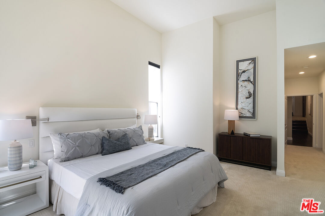 916 S Shenandoah St Unit: 1