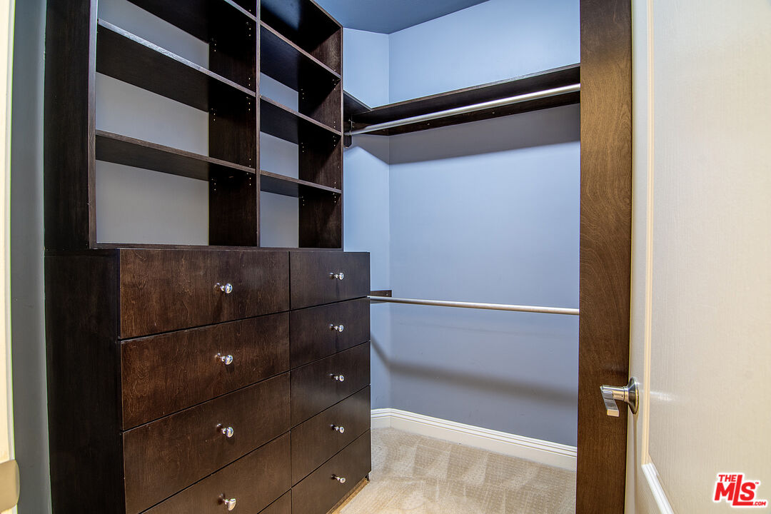 916 S Shenandoah St Unit: 1