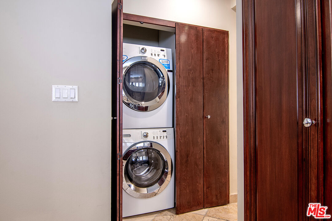 916 S Shenandoah St Unit: 1