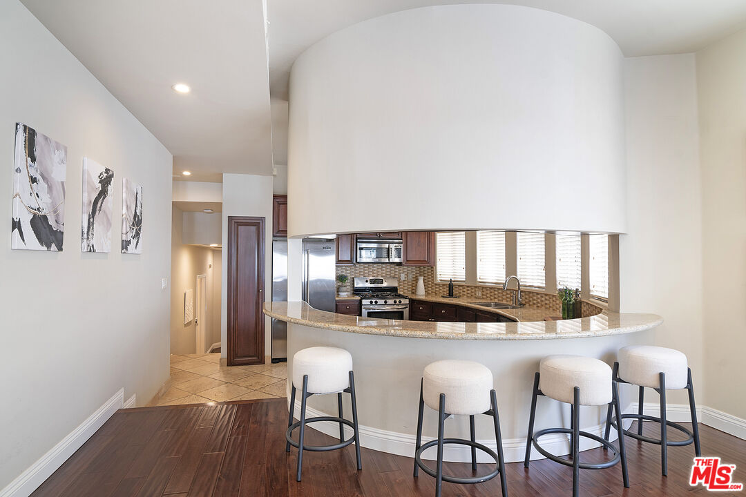 916 S Shenandoah St Unit: 1