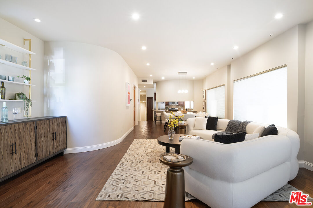 916 S Shenandoah St Unit: 1