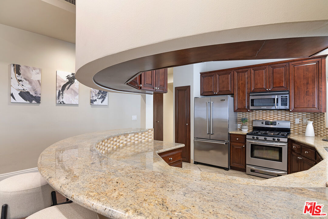 916 S Shenandoah St Unit: 1