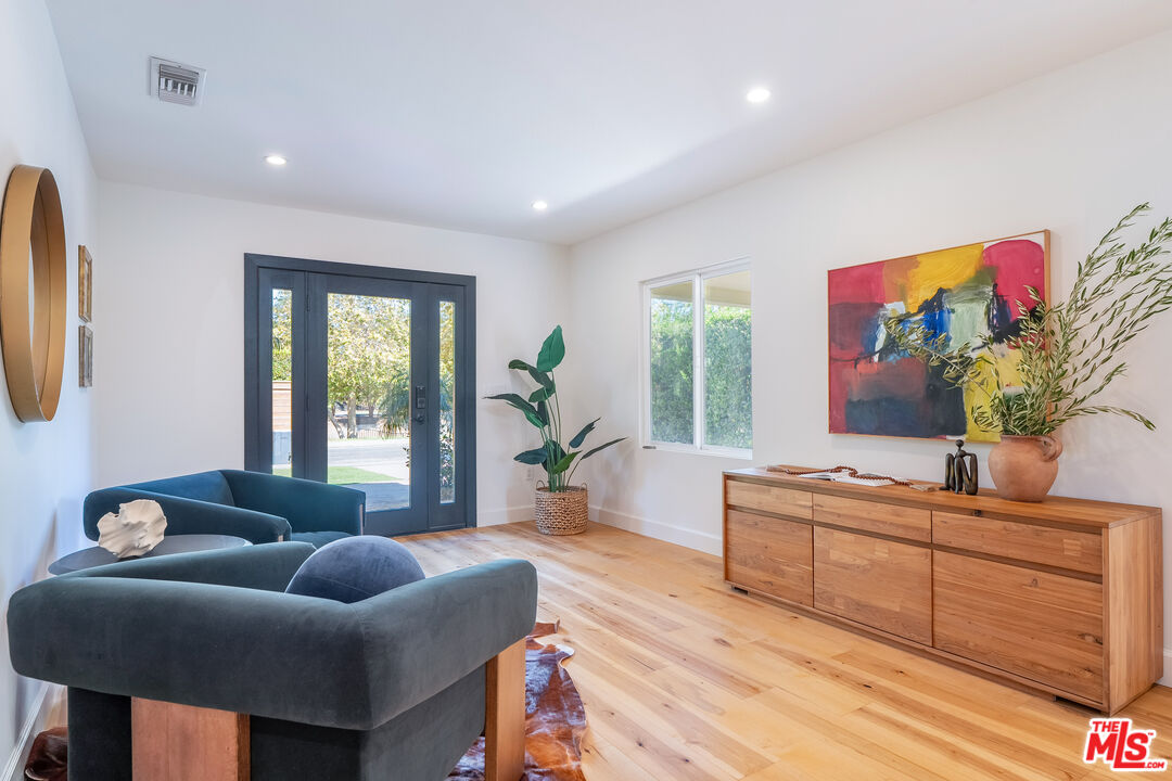 15220 Valleyheart Dr