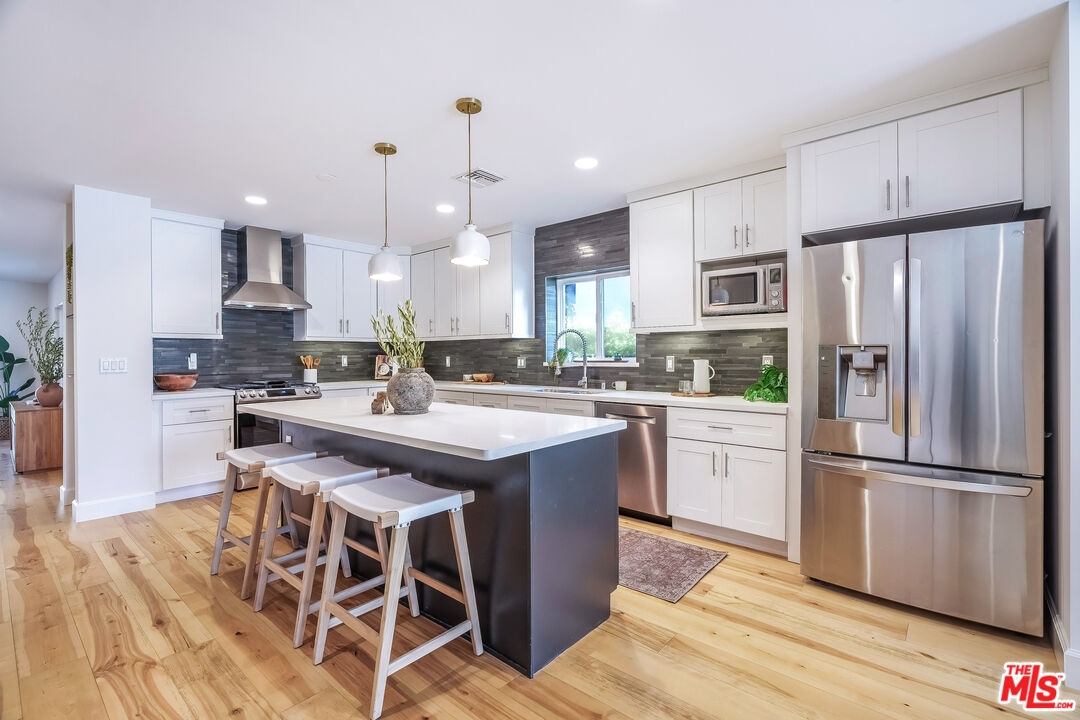 15220 Valleyheart Dr