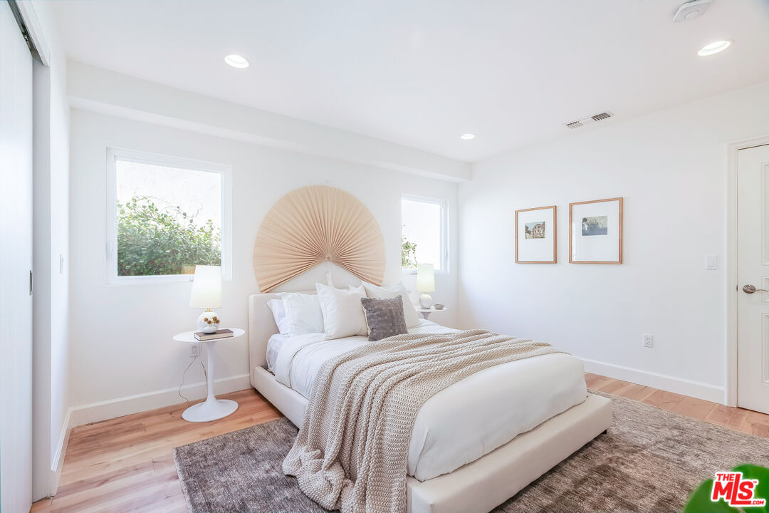 15220 Valleyheart Dr