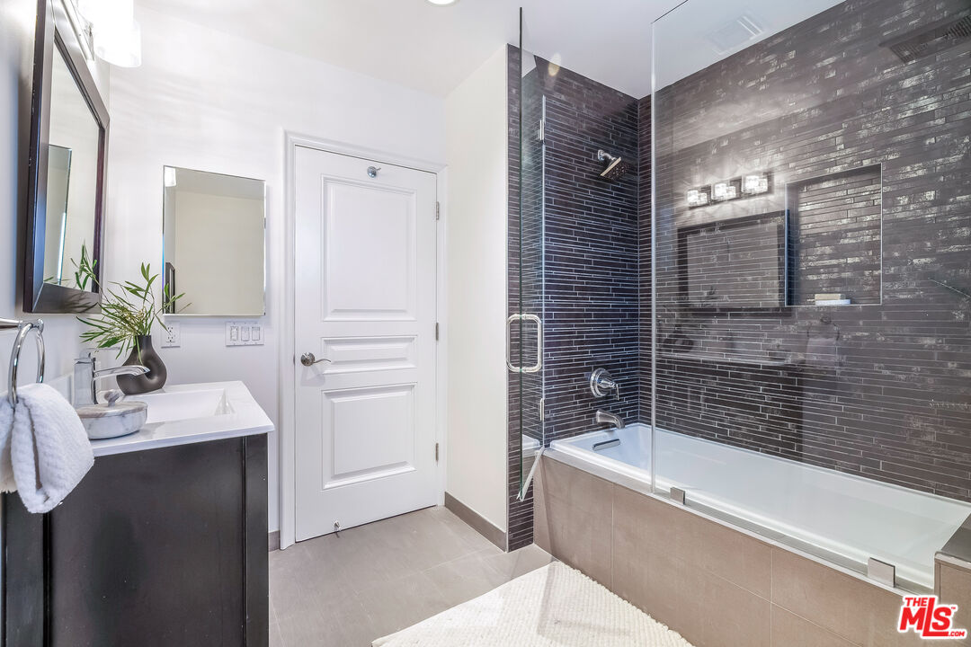 15220 Valleyheart Dr