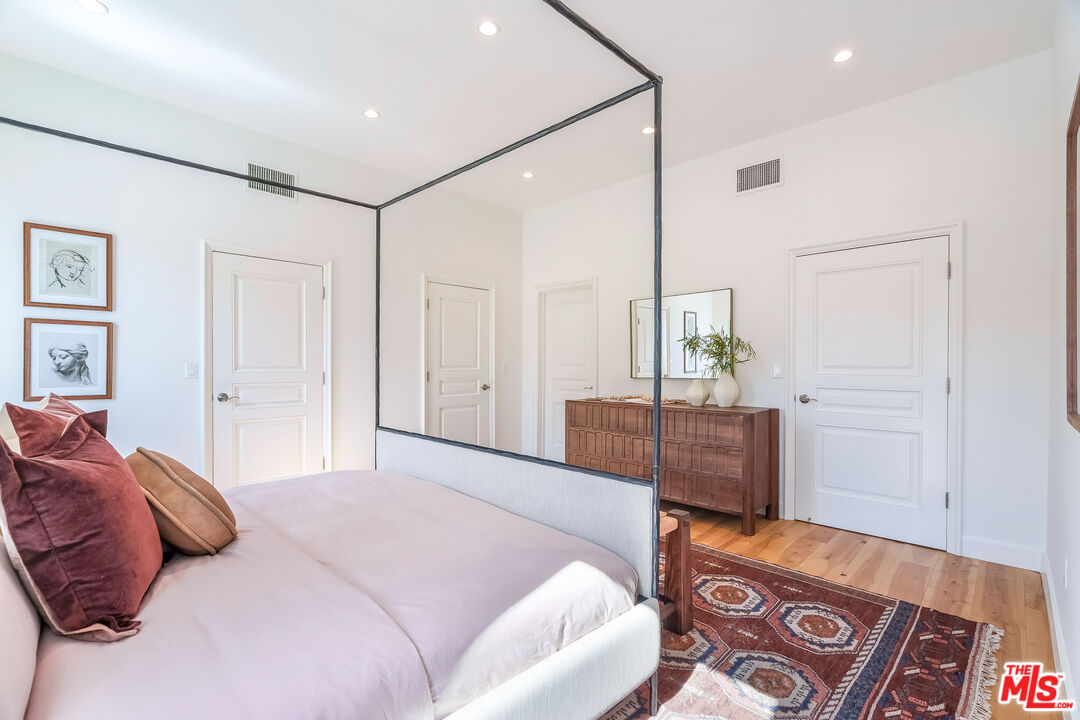 15220 Valleyheart Dr