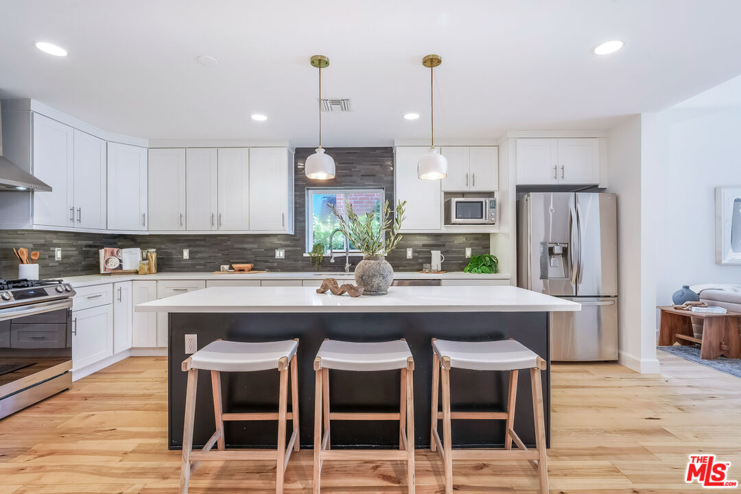 15220 Valleyheart Dr