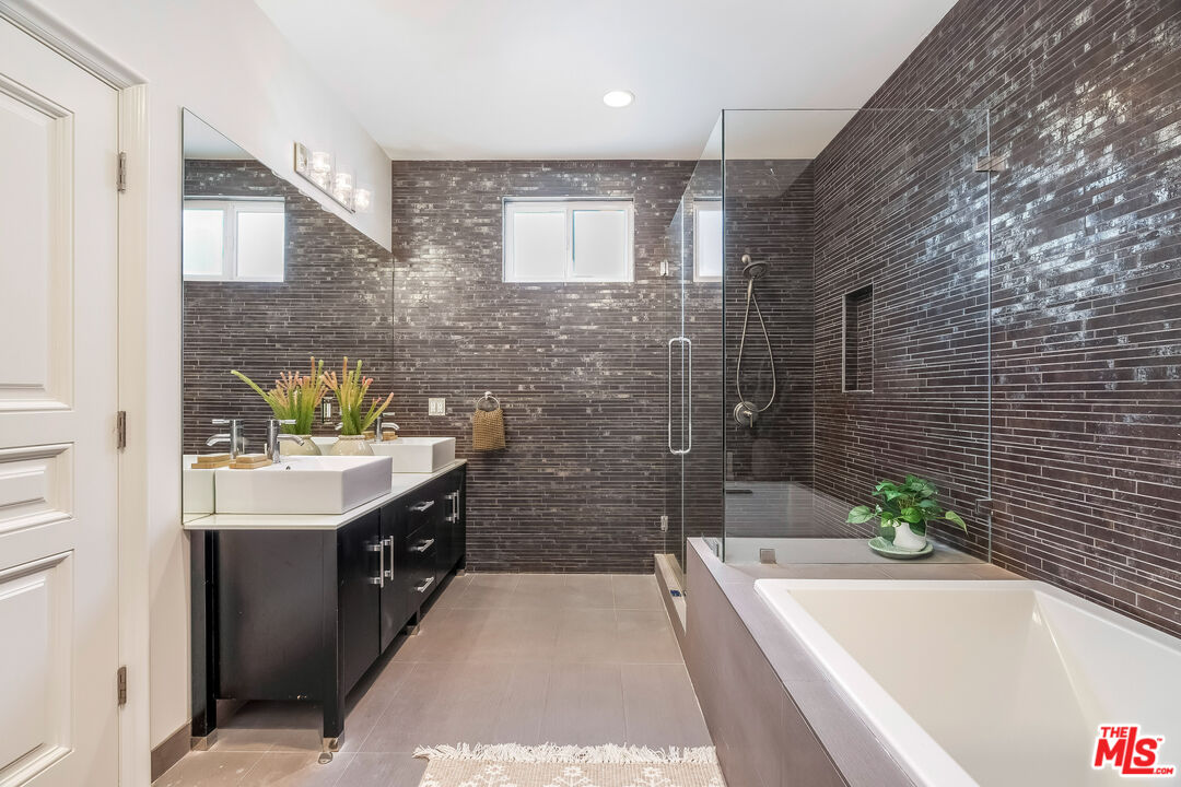 15220 Valleyheart Dr