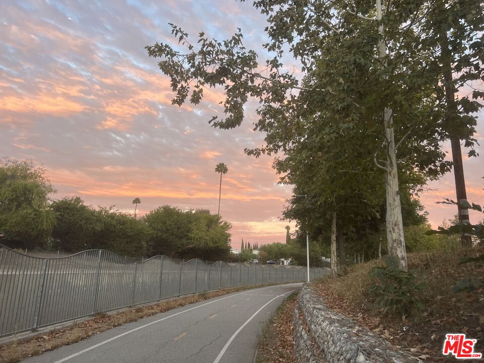 15220 Valleyheart Dr