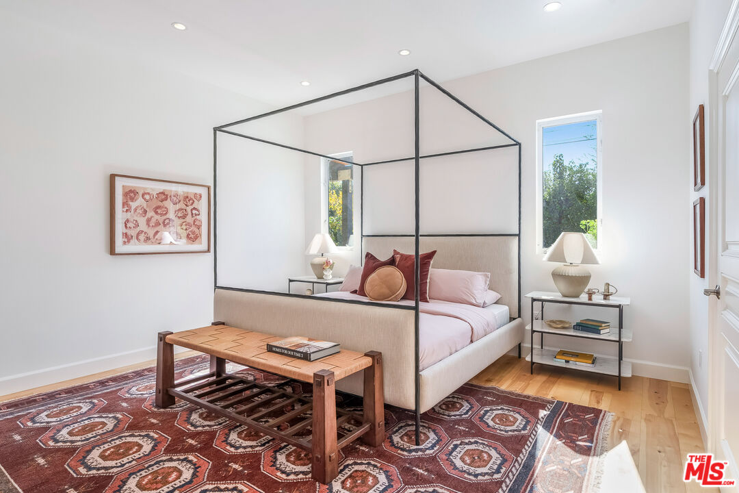 15220 Valleyheart Dr