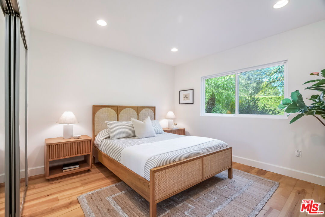 15220 Valleyheart Dr