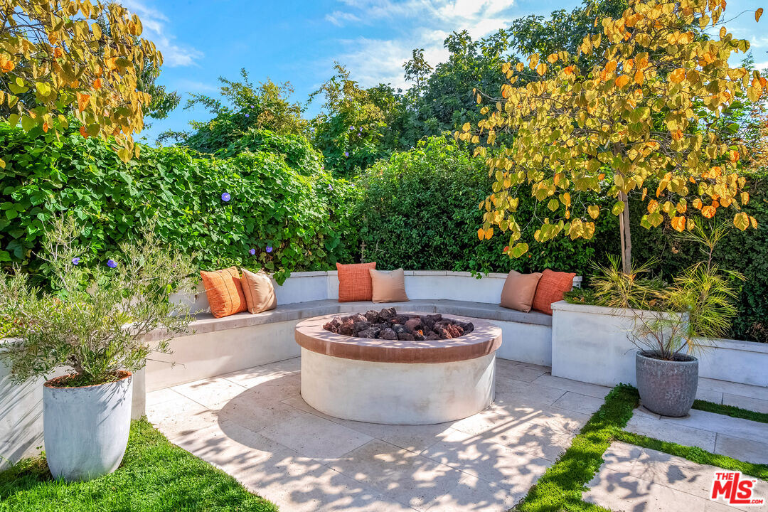 15220 Valleyheart Dr