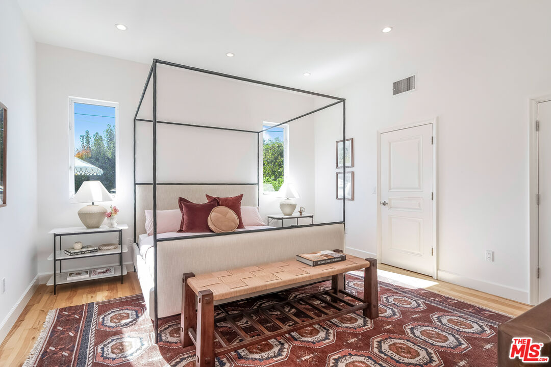 15220 Valleyheart Dr