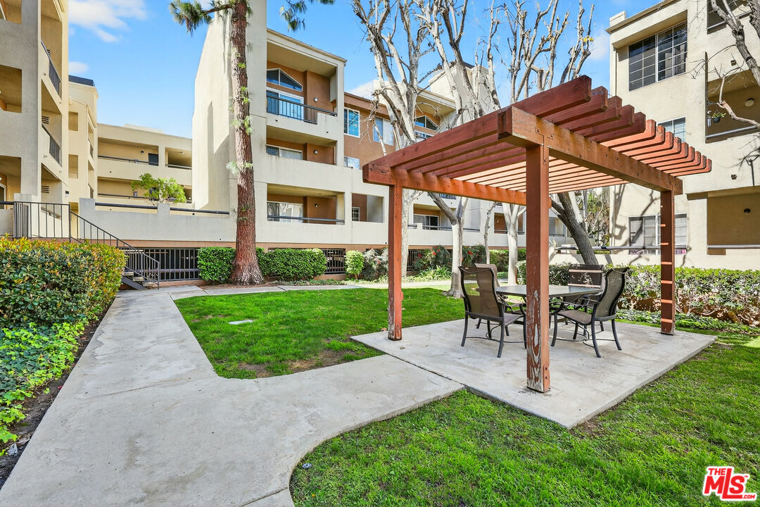 21450 Burbank Blvd Unit: 107