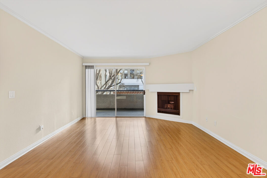 21450 Burbank Blvd Unit: 107