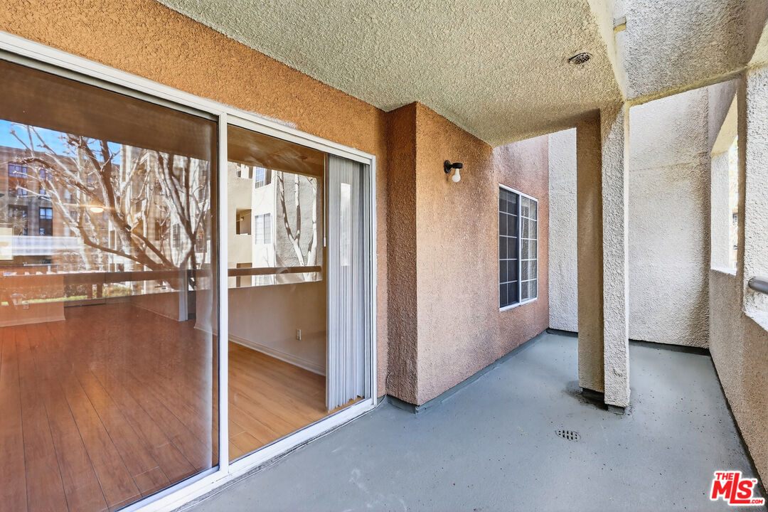 21450 Burbank Blvd Unit: 107