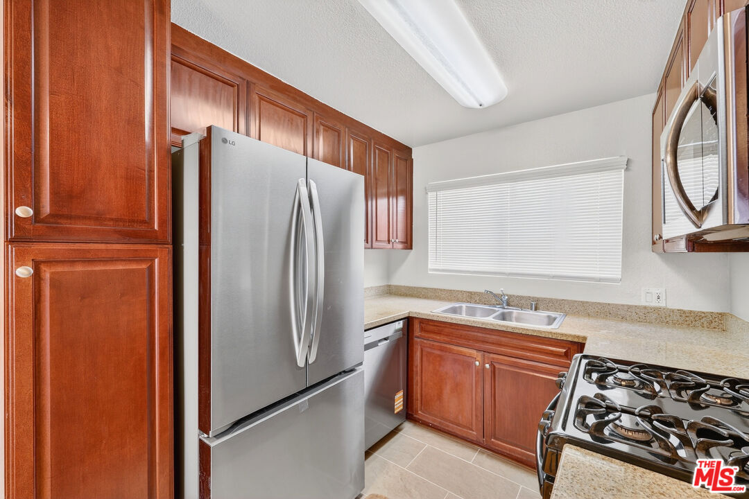 21450 Burbank Blvd Unit: 107