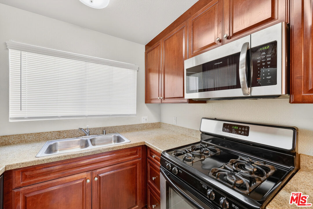 21450 Burbank Blvd Unit: 107