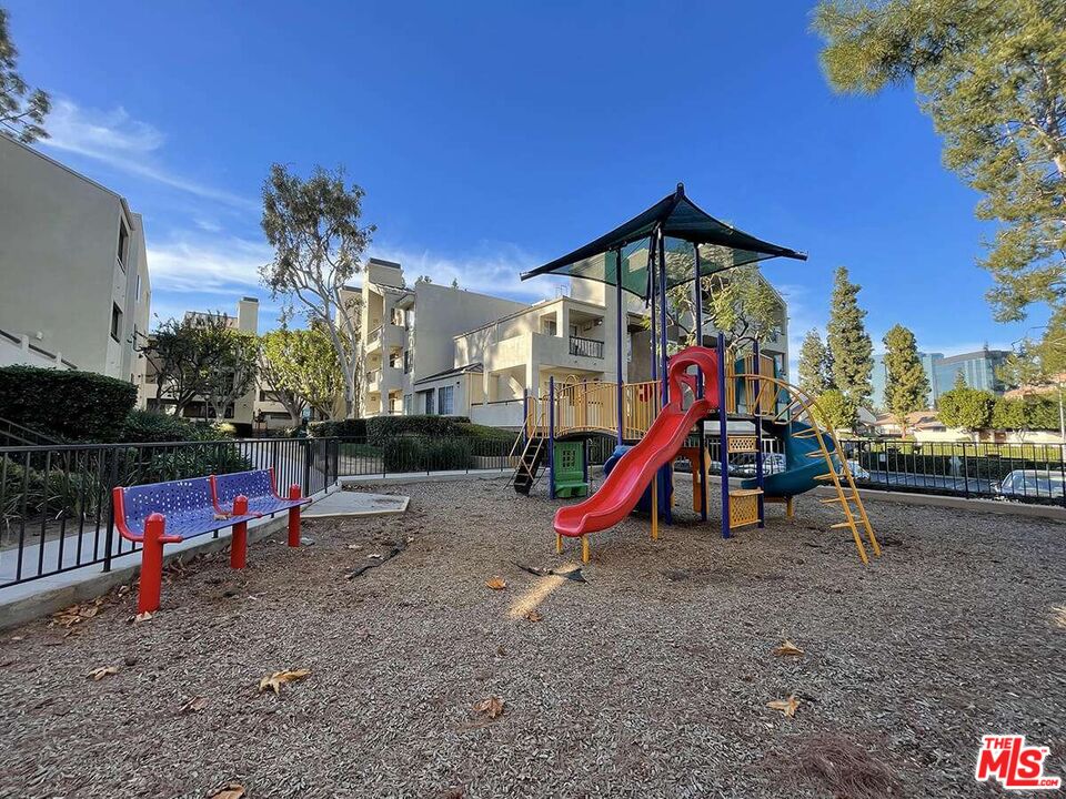 21450 Burbank Blvd Unit: 107