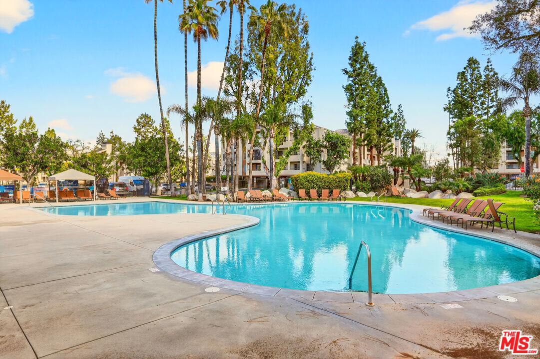 21450 Burbank Blvd Unit: 107