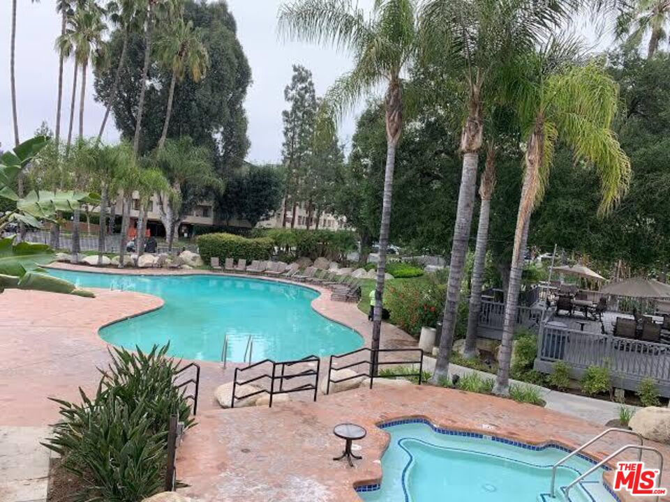 21450 Burbank Blvd Unit: 107