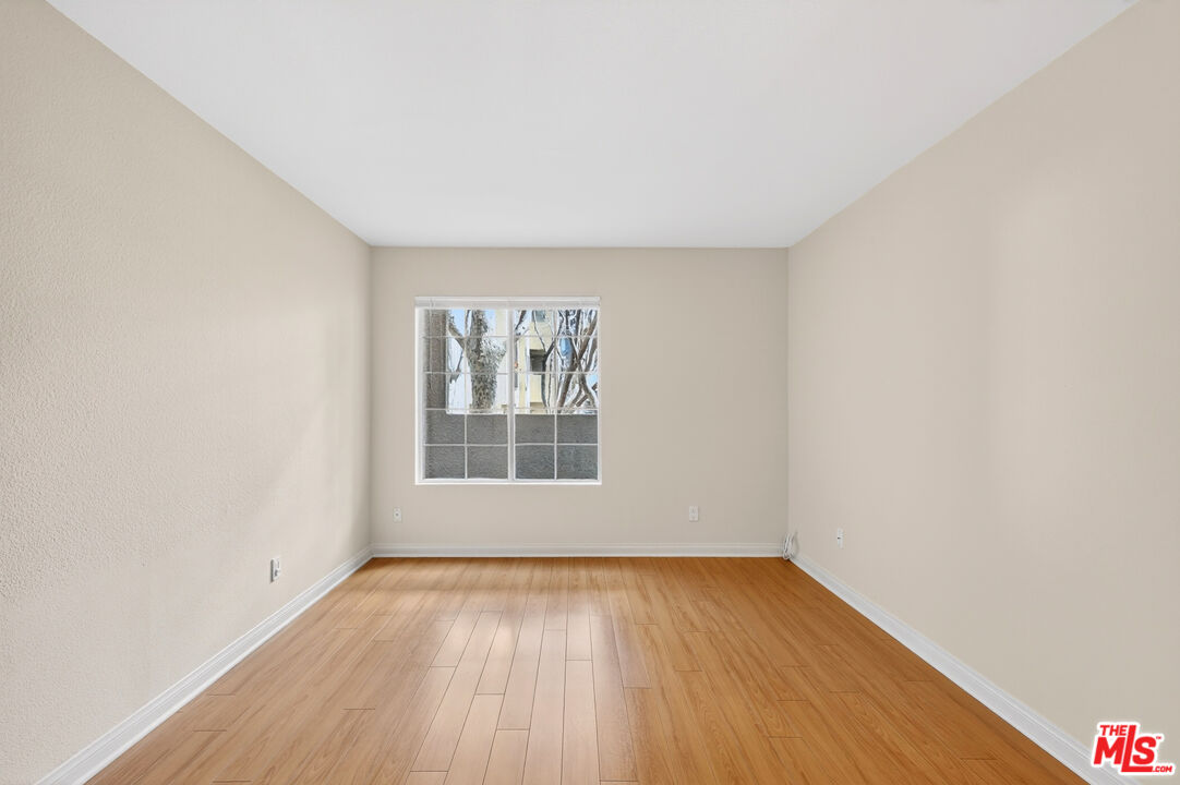 21450 Burbank Blvd Unit: 107