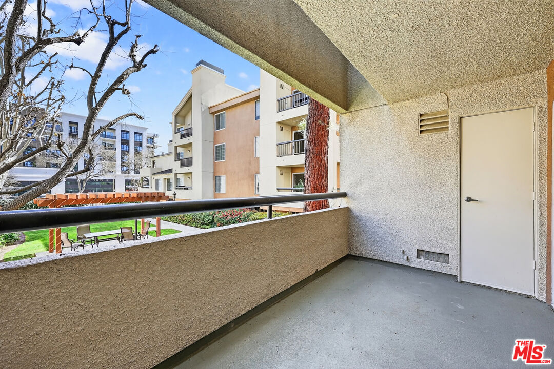 21450 Burbank Blvd Unit: 107