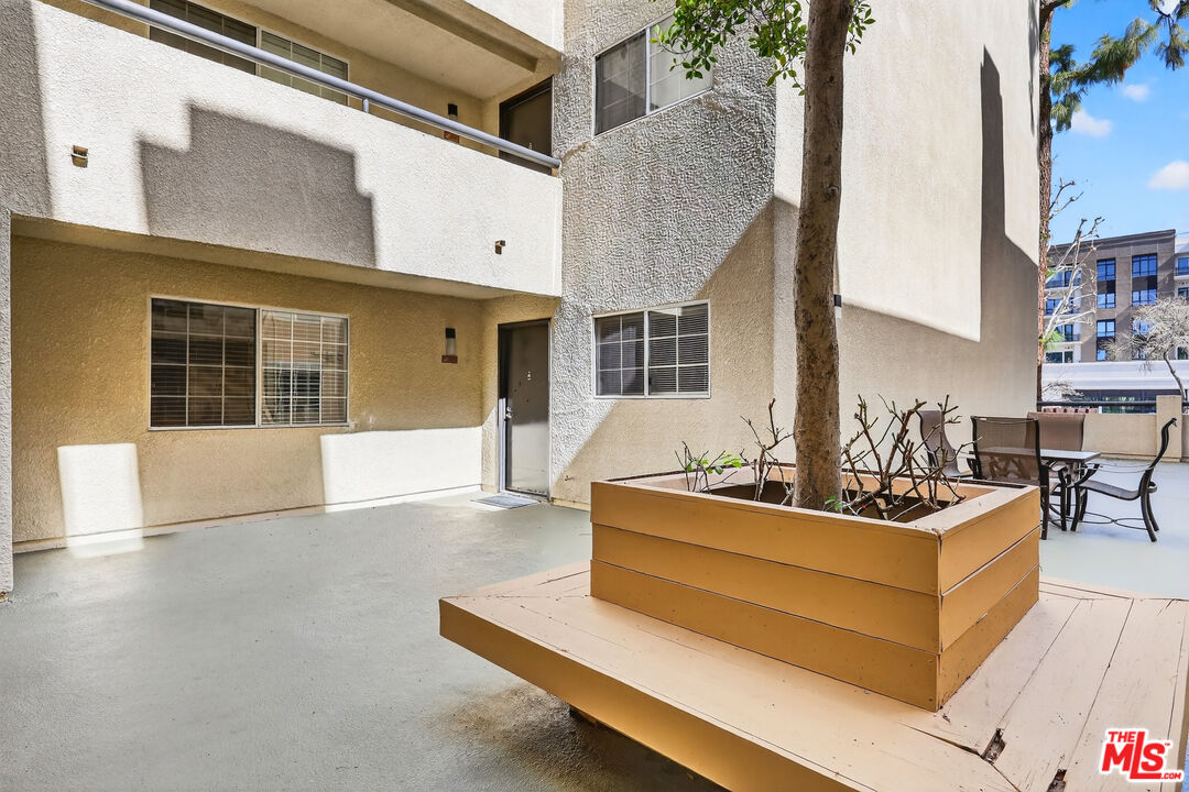 21450 Burbank Blvd Unit: 107