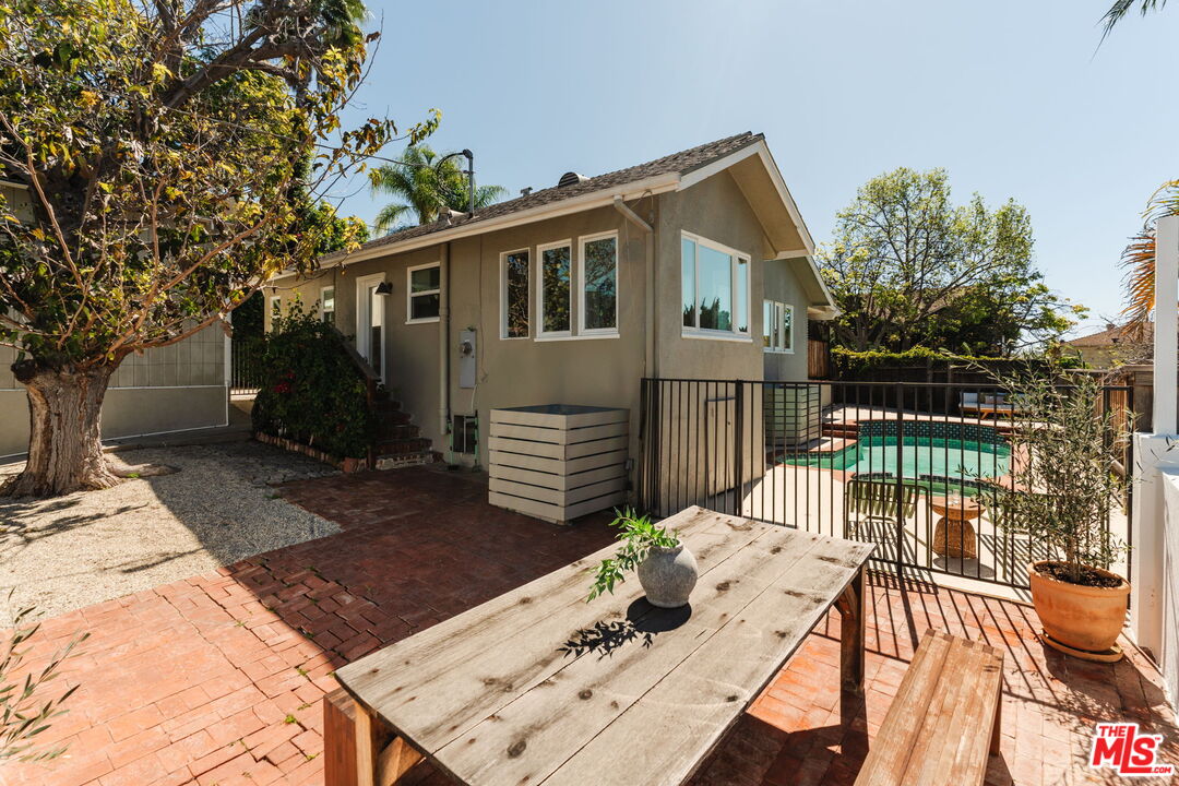 6225 Saylin Ln