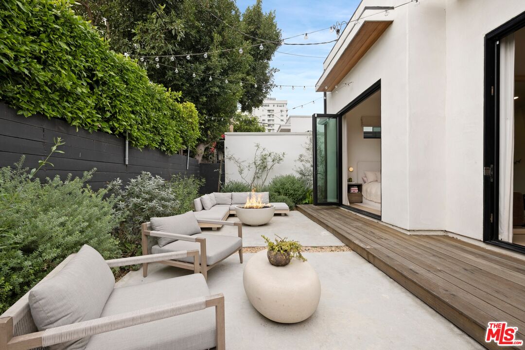 9004 Dicks St