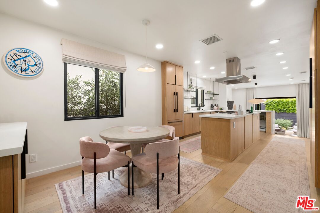 9004 Dicks St