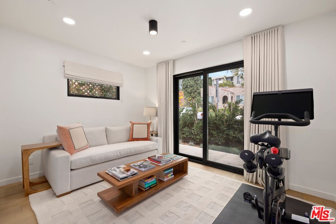 9004 Dicks St