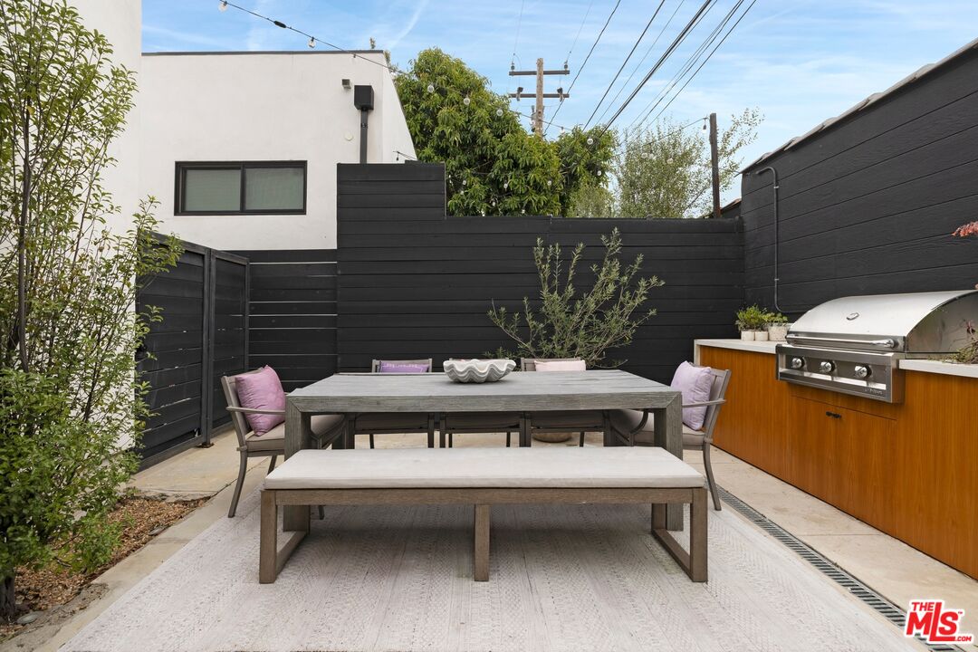 9004 Dicks St