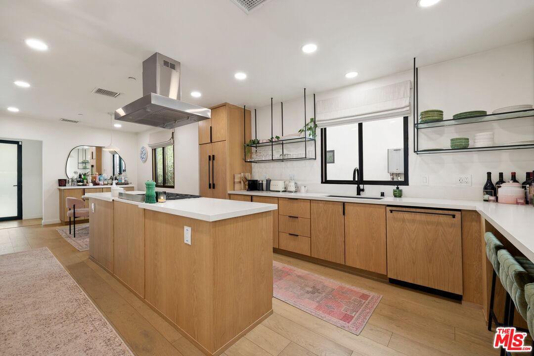 9004 Dicks St